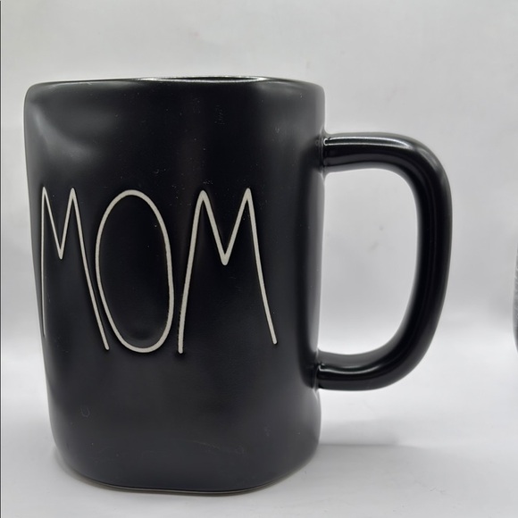 Rae Dunn ‘MOM' Mug - black with white. Perfect condition - Picture 1 of 5